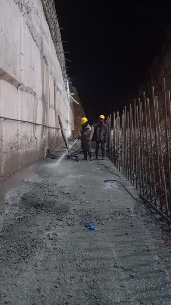 Green cutting with high pressure water jet in Pier of construction sluice in S4 block