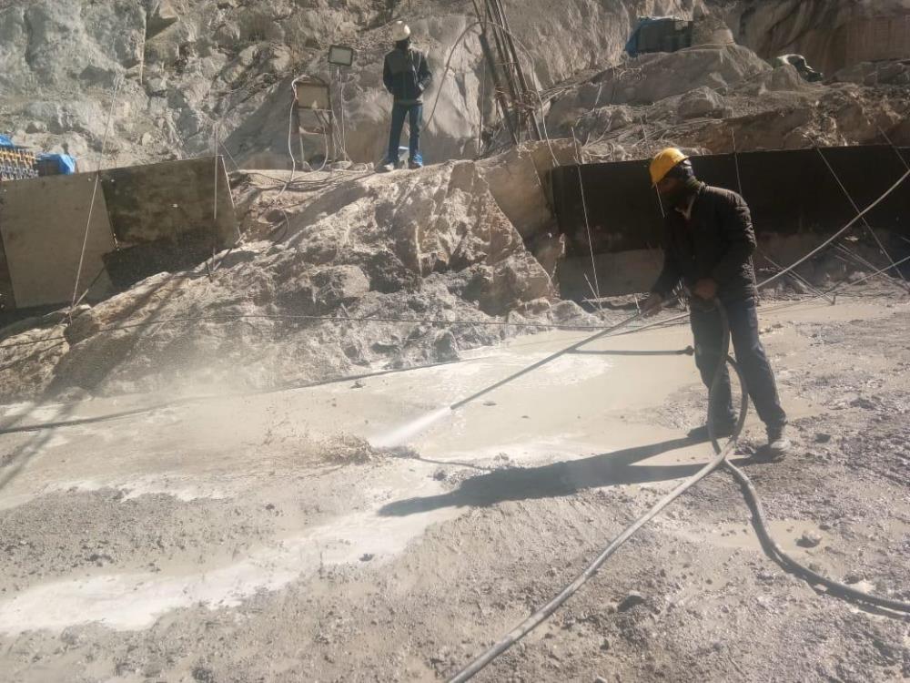 Cleaning of Surface in S5 block prior to concreting