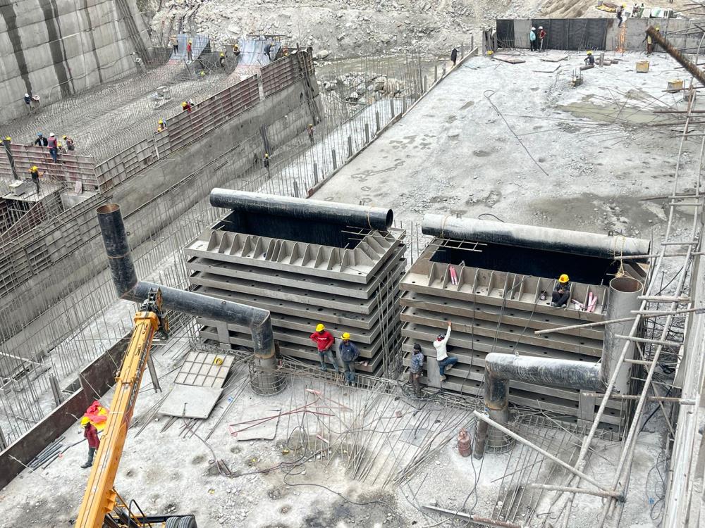 Construction sluice Gate Groove liner erected upto EL 1421 in S2 block