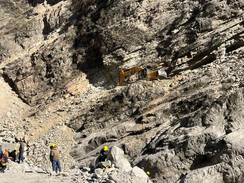 Excavation along approach road to Dam from Ds end along Right bank